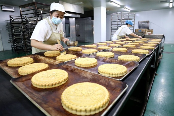 QINGDAO, CHINA - AUGUST 21: Workers make moon cakes in preparation for the upcoming Mid-Autumn Festival on August 21, 2022 in Qingdao, Shandong Province of China. (Photo by Wang Peike/VCG via Getty Images)
