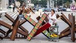Barikade Anti-Tank di Kyiv Digambar Warna-warni, Ada Apa?
