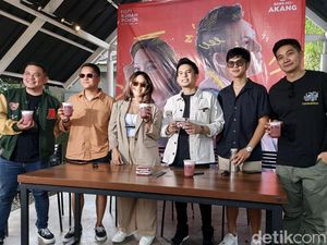 Arief Muhammad Serahkan Lagu Sayang ke Grup Okaay
