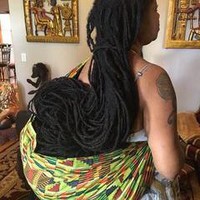 Wanita itu mengaku tidak suka dengan istilah dreadlocks atau gimbal. Ia sendiri menyebut rambutnya sebagai mahkota kerajaan rambut atau kobra. Foto: Instagram Asha Mandela