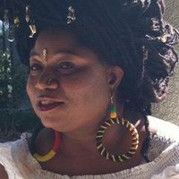 Meski dapat rekor Guinness, rambut Asha tentu tidak luput dari kritik. Menurutnya kebanyakan orang sering bertanya mengenai kebersihan atau dianggap tidak sehat. Tentu wanita tidak mempedulikan pandangan orang karena sudah menyayanginya seperti bayi. Foto: Instagram Asha Mandela