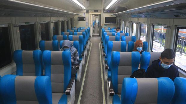 Aturan naik kereta api yang belum booster perlu diperhatikan. Aturan resmi dari PT KAI tersebut telah berlaku sejak 15 Agustus 2022.
