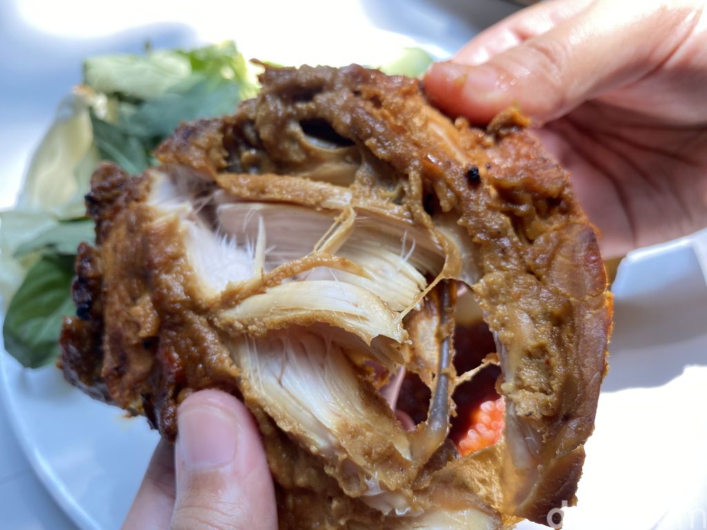 Ayam Bakar Bu Timur: Manis Legit Ayam Bakar Favorit Ringgo Agus Rahman