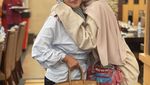 Makan Malam Mewah Ayu Aulia saat Dilamar Pengusaha Hendra Yap