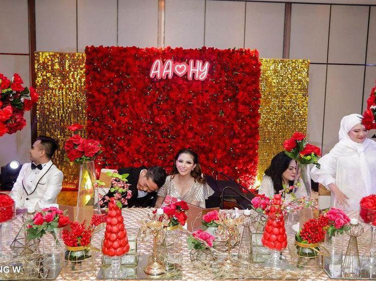 Makan Malam Mewah Ayu Aulia saat Dilamar Pengusaha Hendra Yap