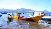 Pada kesempatan itu juga ada penyerahan kapal jukong kepada nelayan setempat. Pemberian kapal ini dimaksudkan untuk membantu kegiatan nelayan karena kapal dapat mengangkut ikan sebanyak 5 hingga 7 ton.