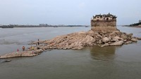 Seperti diketahui, dunia menghadapi perubahan iklim yang semakin menantang. Terbaru gelombang panas menghantam beberapa negara di dunia, termasuk tiga poros ekonomi dunia seperti China. 