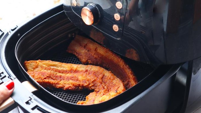 Bapak-bapak! Ini Lho Beda Microwave, Oven, dan Air Fryer