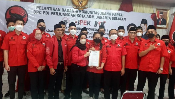 Komunitas Juang PDI Perjuangan Jakarta Selatan baru saja dikukuhkan oleh BMI (Banteng Muda Indonesia) Jaksel. Apa sih kiprahnya.

Para generasi milenial ini siap mensukseskan pemilu 2024 untuk mewujudkan cita-cita PDI Perjuangan terhadap bangsa Indonesia.