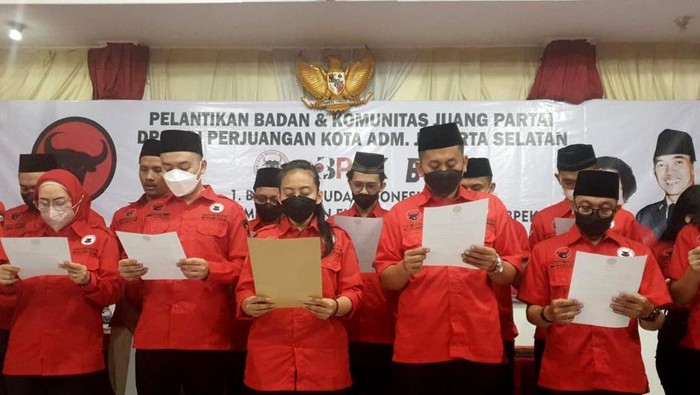 BMI Jaksel Siap Sukseskan Pemilu 2024 Komunitas Juang PDI Perjuangan Jakarta Selatan baru saja dikukuhkan oleh BMI (Banteng Muda Indonesia) Jaksel. Apa sih kiprahnya.
Para generasi milenial ini siap mensukseskan pemilu 2024 untuk mewujudkan cita-cita PDI Perjuangan terhadap bangsa Indonesia.