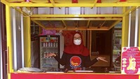 Bagi kamu yang ingin makan topokki dengan tambahan level pedas sesuka hati, bisa mencicipinya di Miyu Topokki. Tersedia topokki dengan 3 varian saus yaitu saus original korea, Bulgogi, dan black pepper. Miyu Topokki bisa ditemukan di daerah Grand Residence City, Mustika Jaya, Bekasi. Foto : @miyu_topokki