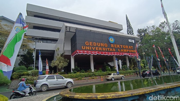 Gedung Rektorat Unila.