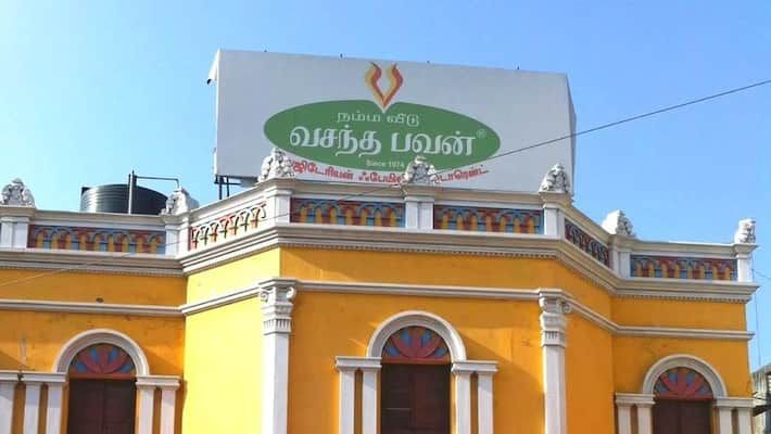 Gegara Temuan Cacing di Menunya, Restoran Ini Ditutup Sementara!