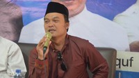 Erwin Dariyanto, Redaktur Pelaksana detikHikmah detikcom mengajak santriwan dan santriwati mengisi setiap jengkal media sosial dengan dakwah dan pesan positif (Foto: Dokumentasi Pondok Pesantren Assalafiyah Mlangi, Sleman)