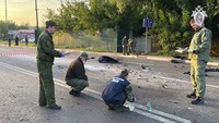 Komite Investigasi Rusia dalam sebuah pernyataan mengatakan Daria Dugina, wanita kelahiran 1992 ini tewas ketika sebuah bom yang ditempatkan di Toyota Land Cruiser-nya meledak. Mobil yang dikendarai Dugina itu meledak di jalan raya dekat desa Bolshie Vyzyomy, sekitar 40 kilometer (25 mil) di luar Moskow. Dugina meninggal di tempat kejadian.