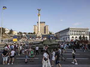 Melihat Perayaan Hari Kemerdekaan Ukraina di Tengah Invasi Rusia