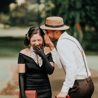 Dalam unggahan selanjutnya Jessica juga sempat membagikan foto kemesraannya bersama Yakup Hasibuan. Jessica yang mengenakan gaun berwarna hitam terlihat sedang tertawa sambil menutupi mulutnya saat mendengar kalimat yang dibisikkan oleh Yakup. Foto: Instagram/@jscmila