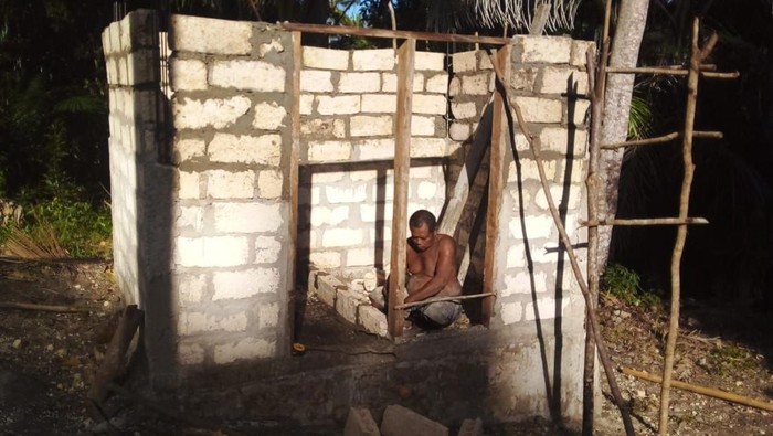 Kabar baik datang dari SMPN Oemaman, Kec. Kualin, Kab. Timor Tengah Selatan, NTT. Kini, sekolah itu sudah mulai pembangunan toilet untuk guru dan siswa.
