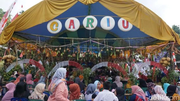Kemeriahan tradisi hajat bumi di Ciamis.