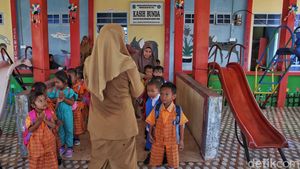 Tantangan Guru Paud Ajar Anak-anak di Pulau Terluar