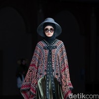 Muslimah Tanah Air biasanya menggunakan gamis, abaya, kaftan hingga dress dalam berbagai kesempatan. Berkembang pesatnya industri fashion, membuat desain busana muslim semakin kekinian mengikuti tren sehingga membuat muslimah muda tetap stylish. Foto: Ajiwara Photography.