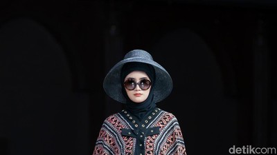 10 Busana Muslim di Jogja Fashion Week 2022, Tema Labuan Bajo - Borobudur