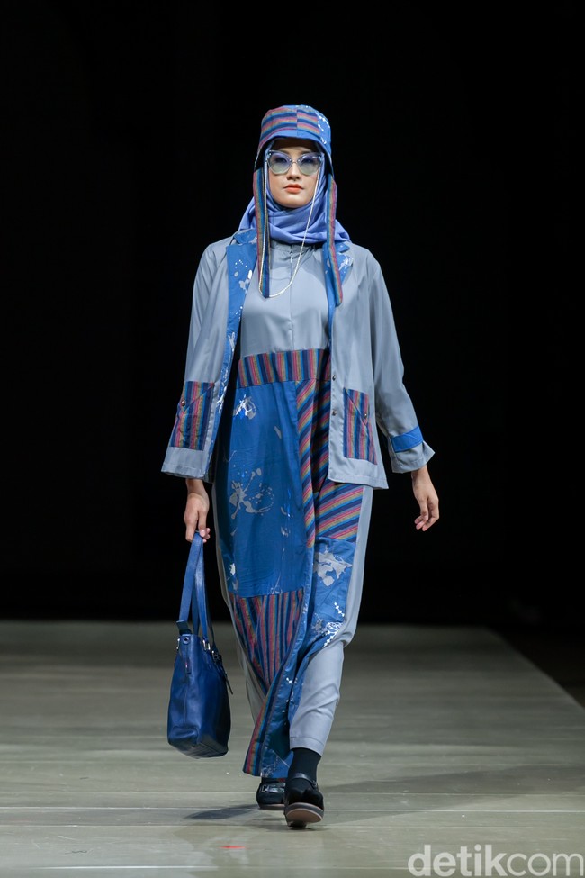Ada banyak lagi brand yang menampilkan koleksi busana muslim di Jogja Fashion Week. Seperti Isa hijab by ismalabibah, Alfi Zahra Hijab, Puthic, Zabania by A.K.R, dan LYF by Arya Kamala.  Foto: Ajiwara Photography.