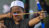 Begini ekspresi salah satu peserta saat membidik sasaran. Selain Kota Palu, lomba panahan tradisional ini juga diikuti peserta dari daerah lainnya, seperti Kabupaten Banggai, Poso, Parigi Moutong, Donggala, Sigi hingga Parepare.