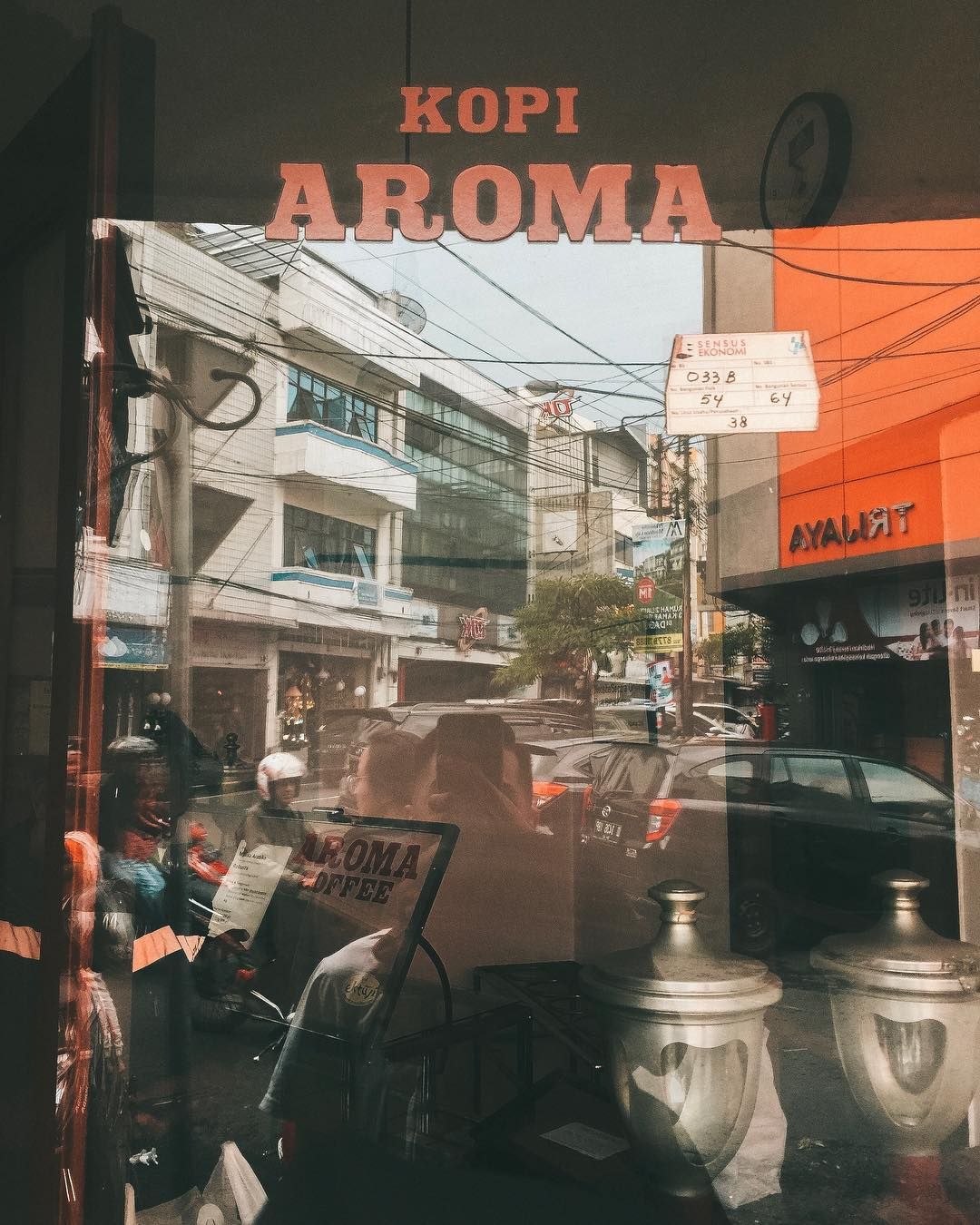 Nikmatnya kopi dari kedai dan pabrik kopi legendaris di Bandung.
