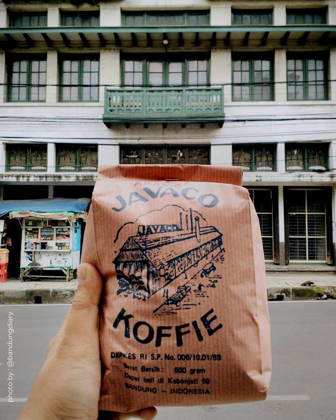Nikmatnya kopi dari kedai dan pabrik kopi legendaris di Bandung.
