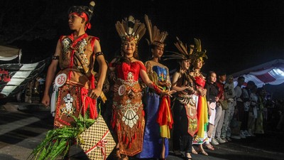 Melihat Gaya Busana Warga Palangka Raya di Menteng Fashion Week