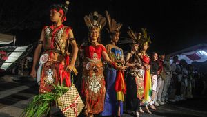 Melihat Gaya Busana Warga Palangka Raya di Menteng Fashion Week
