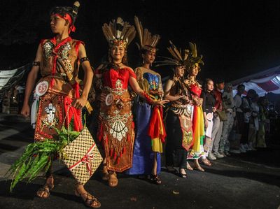 Melihat Gaya Busana Warga Palangka Raya di Menteng Fashion Week