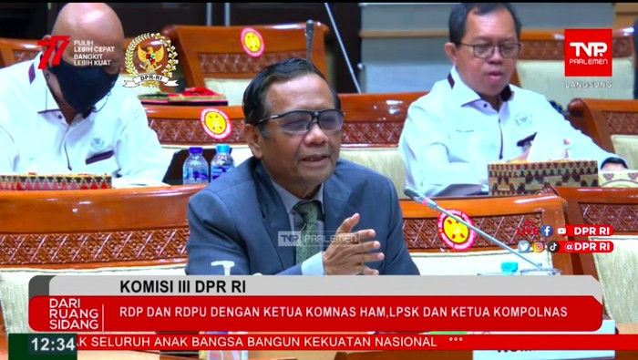 Mahfud Md saat rapat Komisi III DPR dengan Kompolnas, Komnas HAM, LPSK