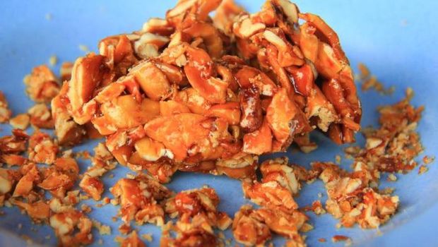 Makanan khas Manado, Halua Kenari