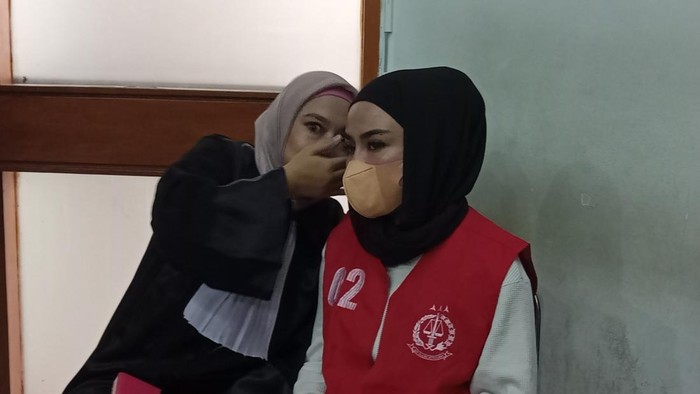 Medina Zein saat menjalani sidang di Pengadilan Negeri Jakarta Selatan.