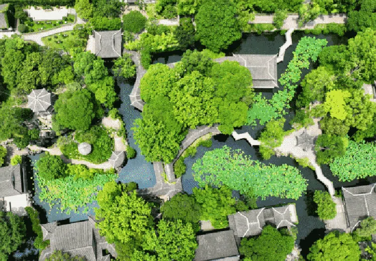 Melihat Taman-taman Paling Unik yang Bikin Hati Adem