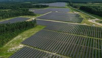 Amazon adalah perusahaan pembeli energi terbarukan terbesar di dunia. Amazon me yatakan bakal menggunakan 100% energi terbarukan untuk semua operasinya pada tahun 2030.