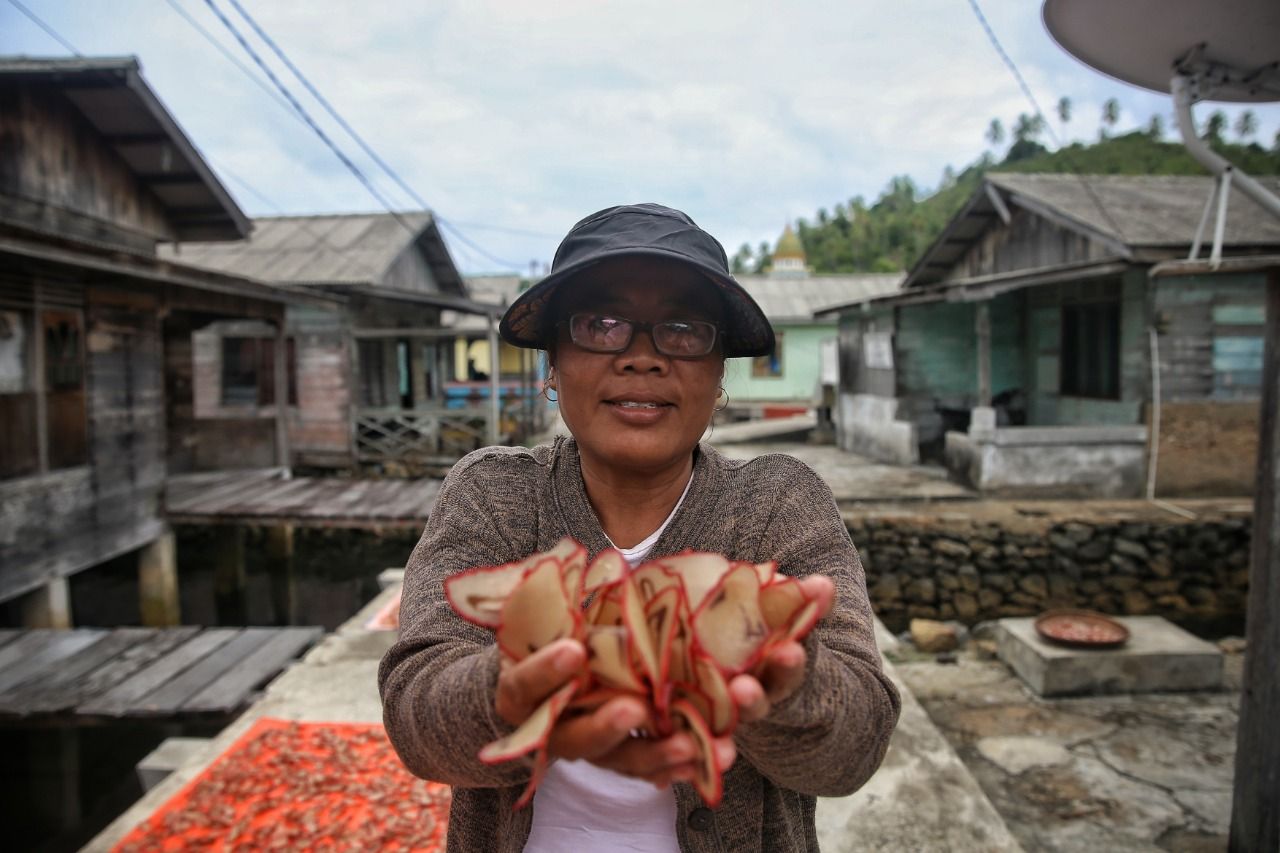 Meski Biaya Kuliah Mahal, Nelayan Ini Mampu Kuliahkan Anak hingga S2