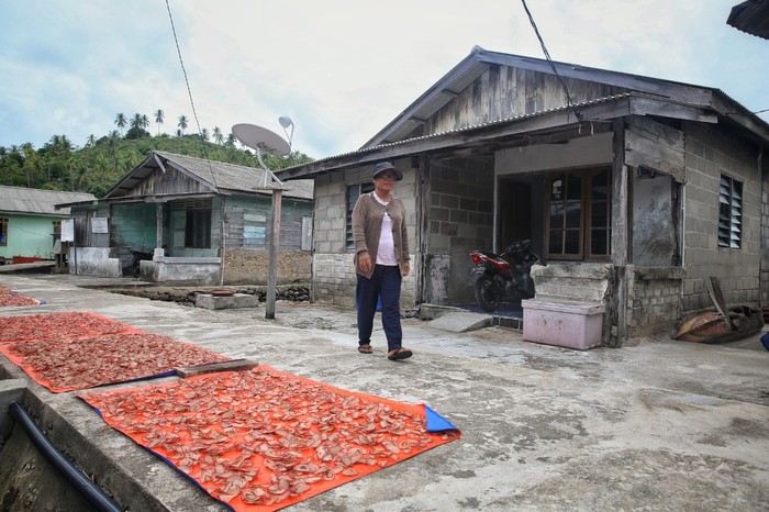 Meski Biaya Kuliah Mahal, Nelayan Ini Mampu Kuliahkan Anak hingga S2