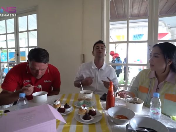 Michael Owen Bertemu Raffi Ahmad, Langsung Diajak Makan Bakso