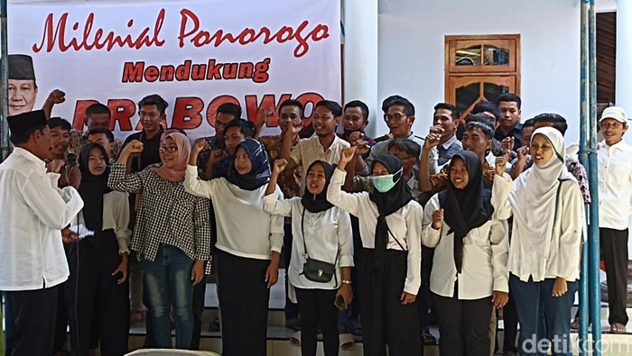 Milenial ponorogo deklarasikan dukungan agar Prabowo Subianto maju Pilpres 2024.