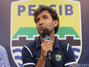 Janji Luis Milla Bikin Persib Lebih Berkarakter