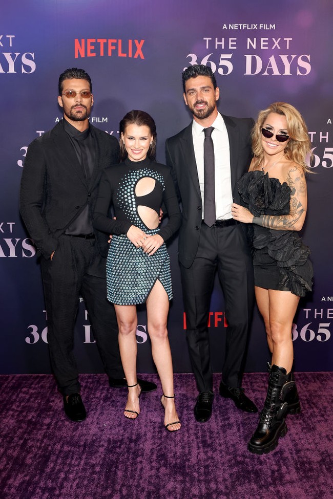 Dalam film The Next 365 Days yang tayang di Netflix, Simone Susinna berperan sebagai Nacho, Anna-Maria Sieklucka sebagai Laura Biel dan Michele Morrone pemeran Massimo Torricelli. Foto: Dok. Getty Images, Netflix