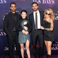 Dalam film The Next 365 Days yang tayang di Netflix, Simone Susinna berperan sebagai Nacho, Anna-Maria Sieklucka sebagai Laura Biel dan Michele Morrone pemeran Massimo Torricelli. Foto: Dok. Getty Images, Netflix