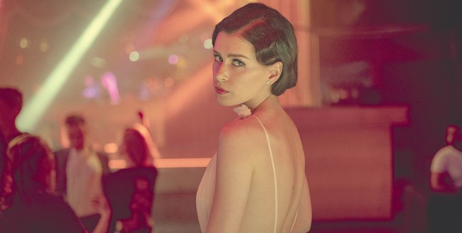 Menjadi film terakhir dari seri 365 Days, ending The Next 365 Days membuat penasaran penontonnya. Rupanya ending The Next 365 Days dibuat berbeda dari versi novel. Jika di novel Laura dikisahkan meninggalkan Massimo, dalam film, ceritanya dibuat menggantung. Foto: Dok. Getty Images, Netflix