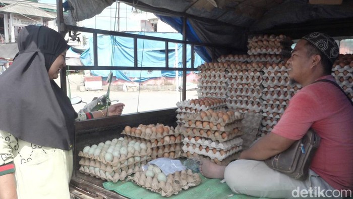 Pedagang telur ayam ras di Polewali Mandar (Polman) bernama Ali.