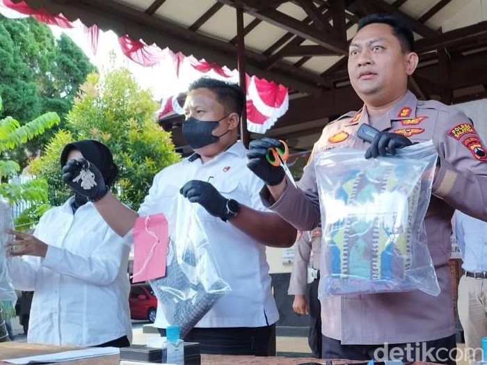 Polres Salatiga jumpa pers kasus pembuangan bayi, Senin (22/8/2022).