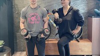Iko Uwais kerap ikut menemani dirinya nge-gym di beberapa kesempatan. (Foto: Instagram @audyitem)