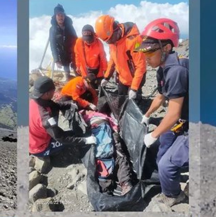 Proses evakuasi korban jatuh di Gunung Rinjani Lombok NTB, Senin (22/8/2022).